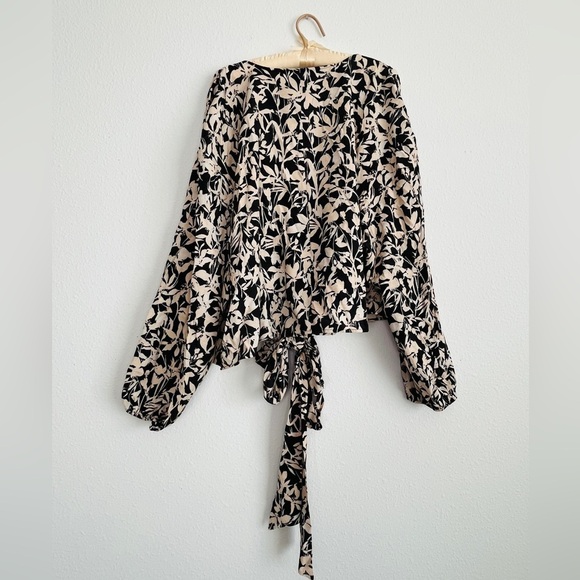 Lane Bryant Classic Crop Long-Sleeve Full Wrap Top in Maya Floral Size 28 - Picture 7 of 7